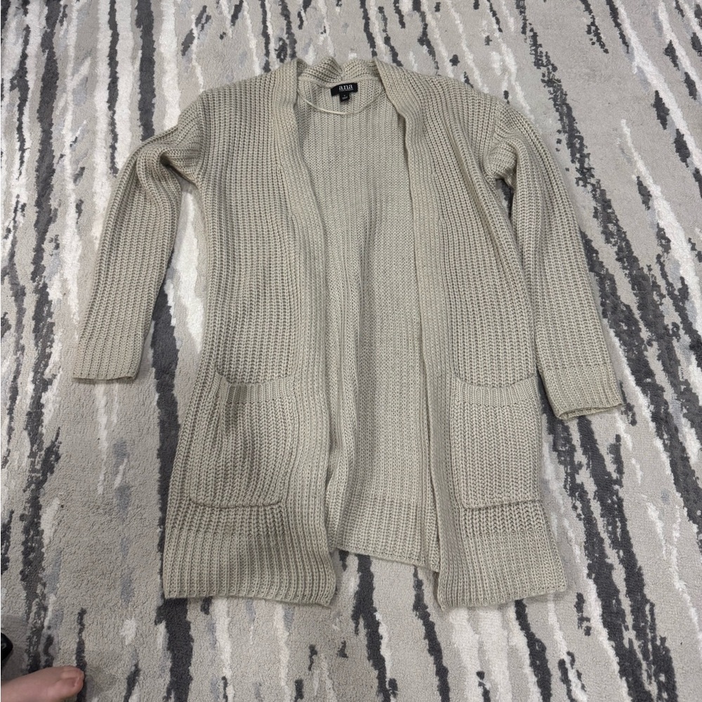 Cream longsleeve cardigan